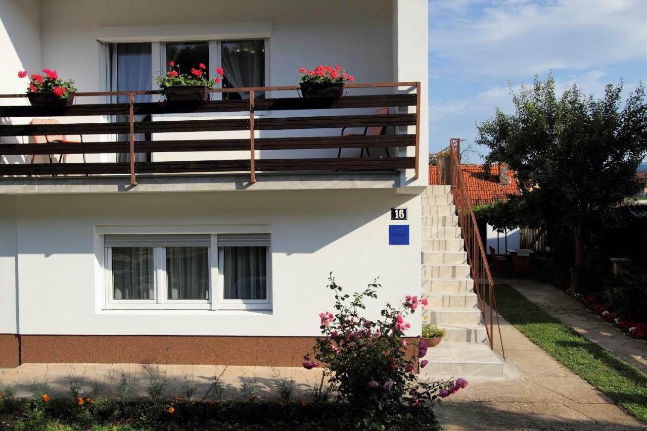 Apartman Ana Διαμέρισμα Otočac Εξωτερικό φωτογραφία